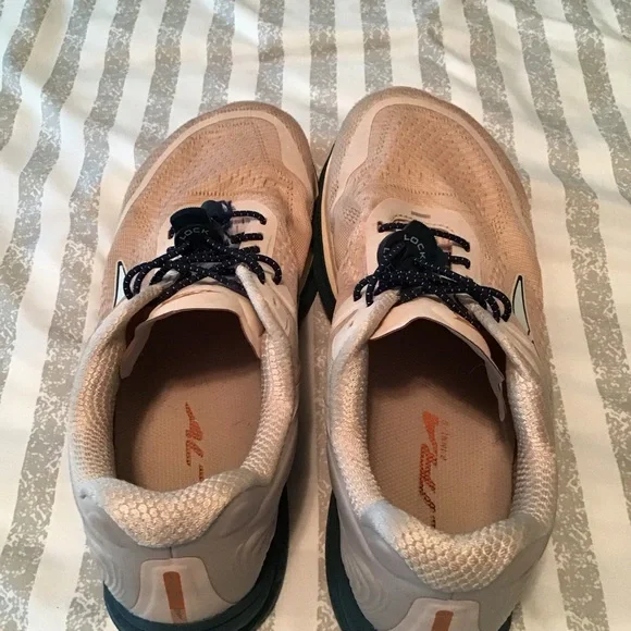 Altra Women’s 10.5 Torin 5 Ego Max Athletic Sneakers - Picture 5 of 10